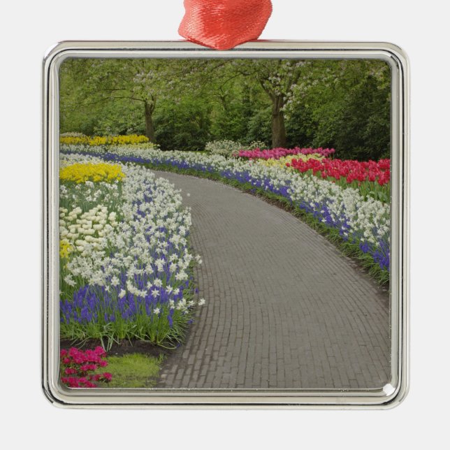 Trottoar genom tulpaner och påskliljor, 2 julgransprydnad metall (Framsidan)