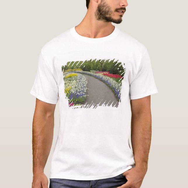 Trottoar genom tulpaner och påskliljor, 2 t-shirt (Framsida)