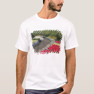 Trottoar genom tulpaner, påskliljor och t shirt