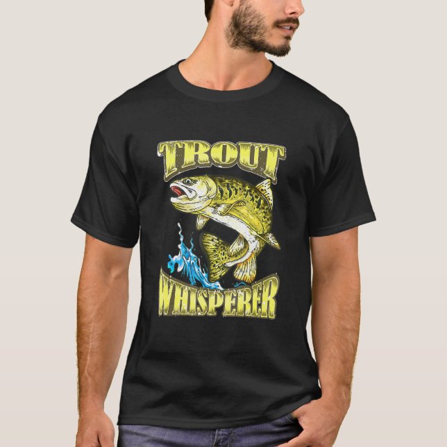 Trout Whisperer - Flygfisket Fishermen T Shirt (Framsida)