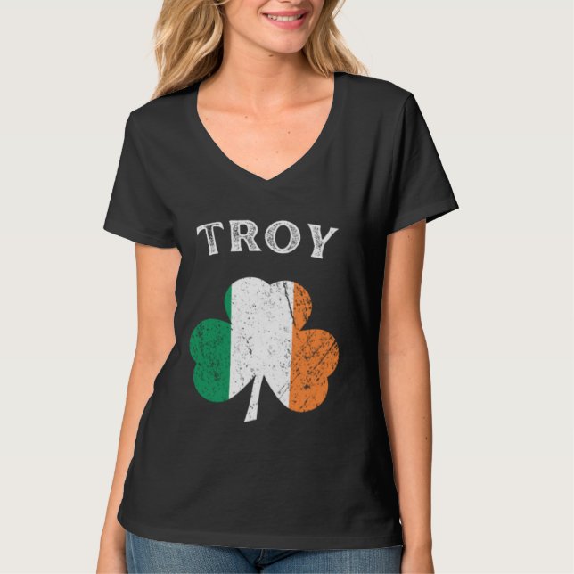 TROY NEW YORK Irish American Shamrock Badge T Shirt (Framsida)