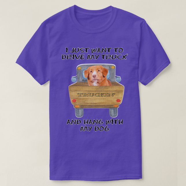 Truck Driving Dog Nova Scotia Duck Tolling Retriev T Shirt (Design framsida)