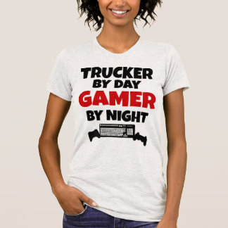 Trucker per dag Gamer per natt Tee