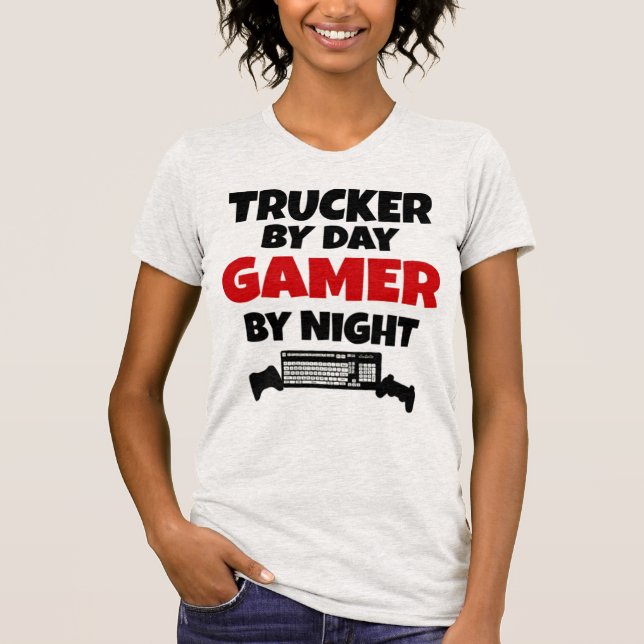 Trucker per dag Gamer per natt Tee (Framsida)