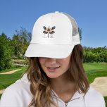 Truckerkeps<br><div class="desc">Denna folkart stil drakonfluga har rik färg och ett Monogram för ditt första och efternamn initialer. Monogrammet är enkelt att använda och du kan till och med ändra färg på brev om du vill genom att klicka på knappen "Redigera med designera verktyg" grund i mallen. Njut av den här smakliga,...</div>