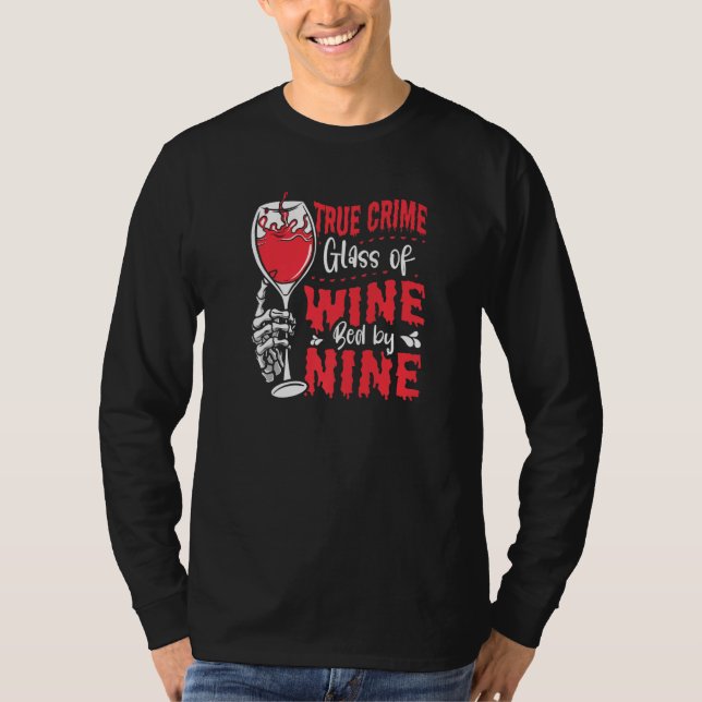 True Crime Glass Of Wine Bed By Nine True Crime   T Shirt (Framsida)