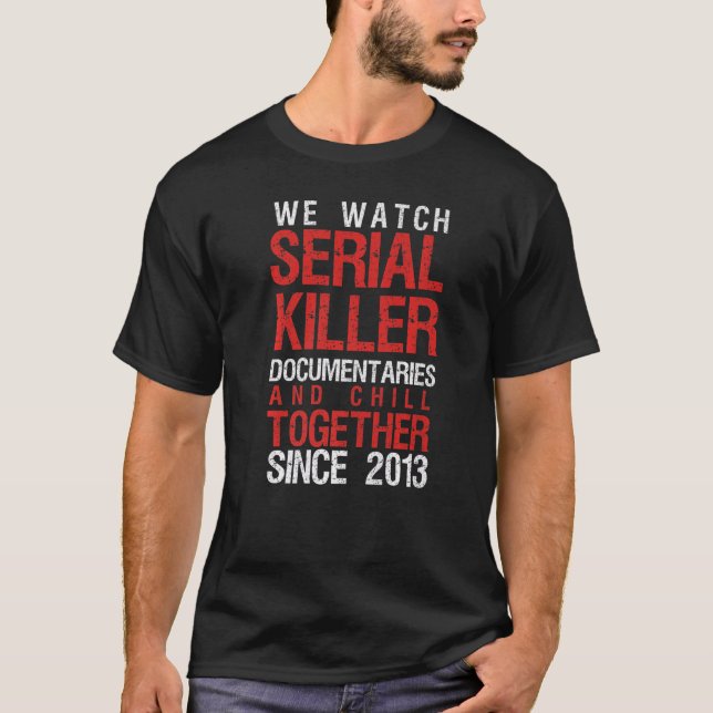True Crime par 2013 Serial Killer Dokumentaries T Shirt (Framsida)
