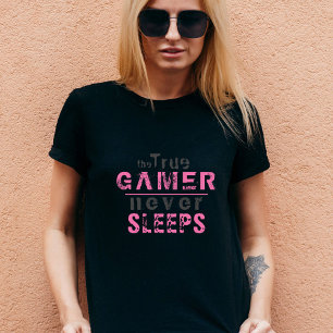 True Gamer tar aldrig bort Rosa Typography Gamer T Shirt