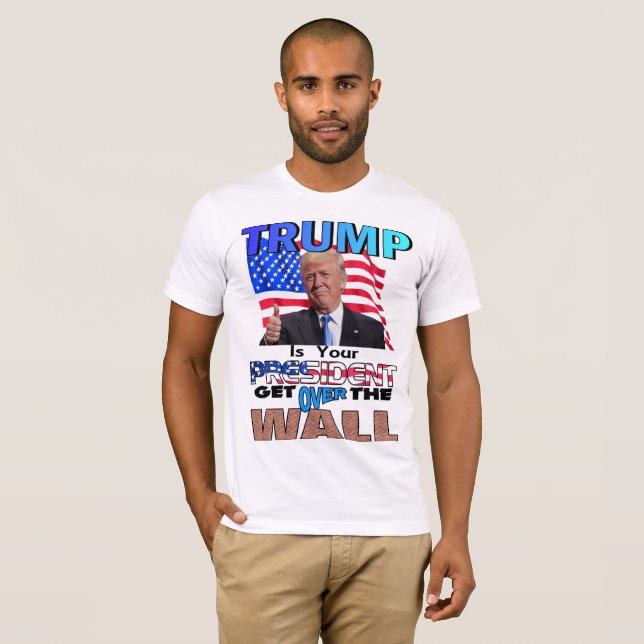 TRUMF ÄR DIN PRESIDENT! Få över väggen Tee (Hel framsida)