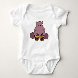 Trummar den enorma flodhästen som CQ leker bongoe Tee Shirt