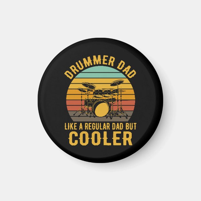 TrummisPappa Liknar En Vanlig Pappa Men Coolare Magnet (Framsidan)