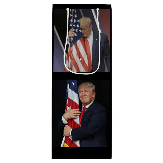 Trump 2020 Trump Hogging the American Flagga (Framsidan)