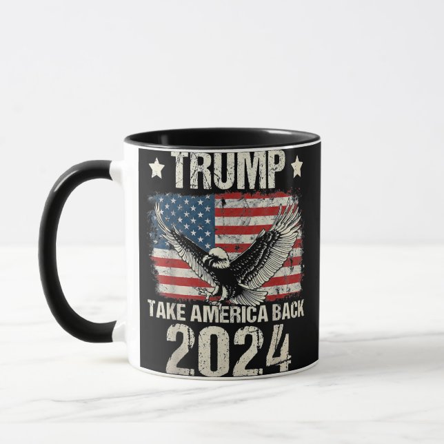 Trump 2024 flagga tar Amerika tillbaka manar Women Mugg (Vänster)
