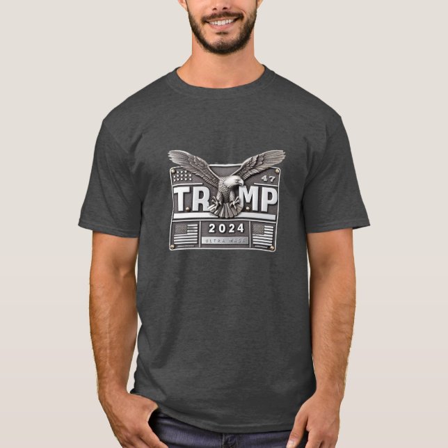 TRUMP 2024 med en Eagle T Shirt (Framsida)