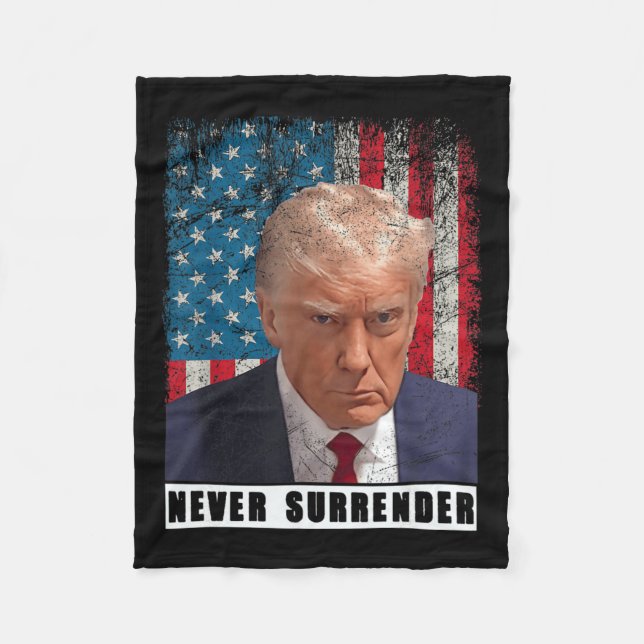 Trump 2024 Mugg Shot President Överger aldrig Flag Fleecefilt (Framsidan)
