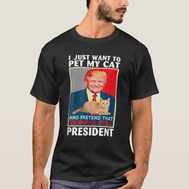 Trump 2024 Pet My Cat and PreTenn Trump är fortfar T Shirt (Framsida)
