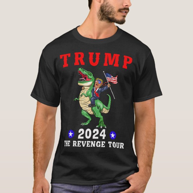 Trump 2024 Revenge Tour Riding Dinosaur T Shirt (Framsida)