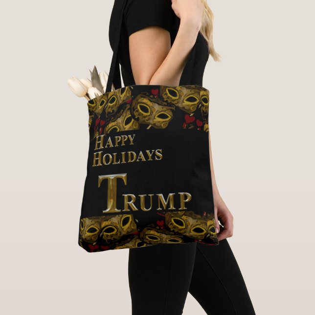TRUMP 2024 TYGKASSE (Närbild)
