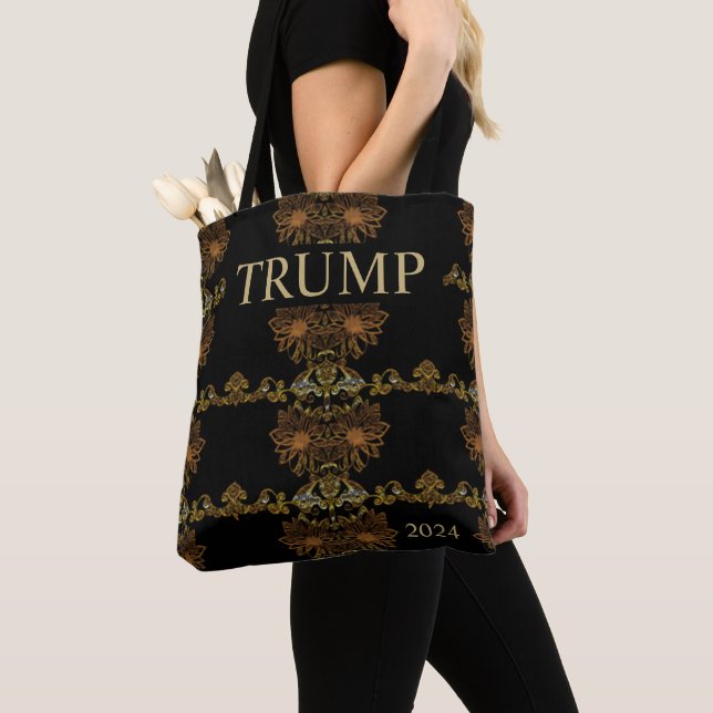 TRUMP 2024 TYGKASSE (Närbild)