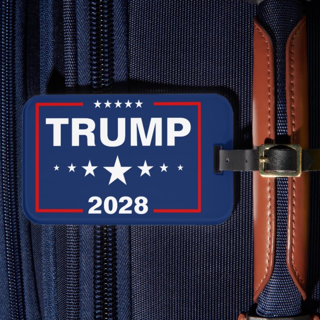 Trump 2028 Trädgårdsskylt Bagagebricka (Framsida Insitu 4)
