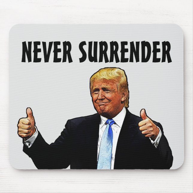 TRUMP ALDRIG ÖVERRENDER Mousepad Musmatta (Framsidan)