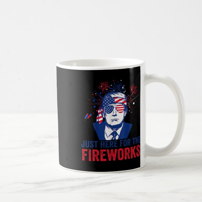 Trump är bara här för fyrverkerierna Roligt fjärde Kaffemugg (Höger)