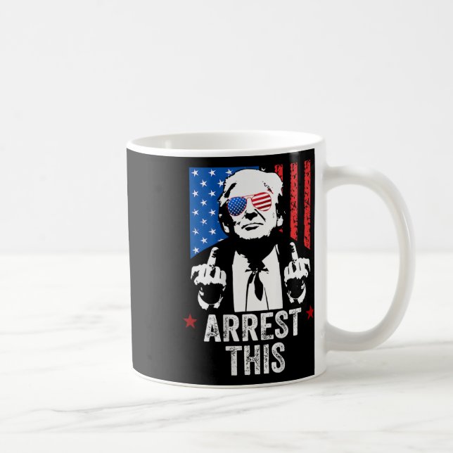 Trump Arrest this (på baksidan) Kaffemugg (Höger)