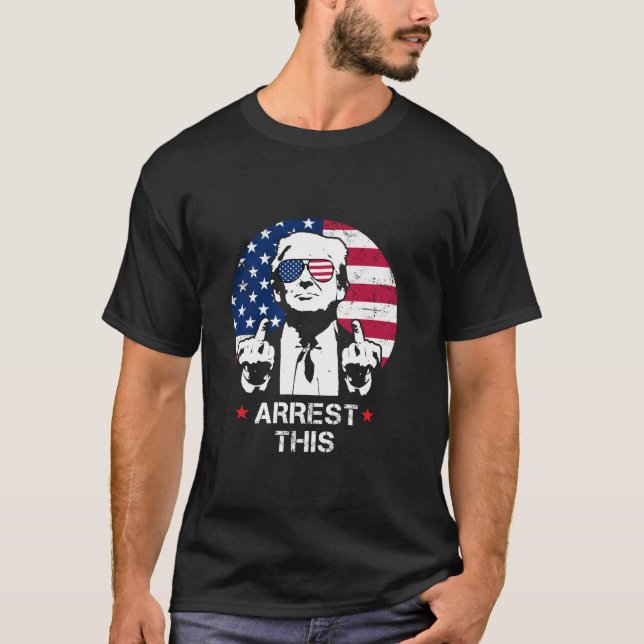 Trump Arrest this underliga Trump 2024 T Shirt (Framsida)