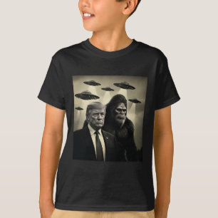 Trump Bigfoot Ufo Alienmöte Konspiration Roligt T Shirt