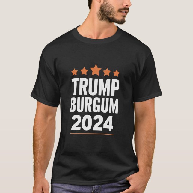 Trump Burgum inför valet till USA 2024 T Shirt (Framsida)