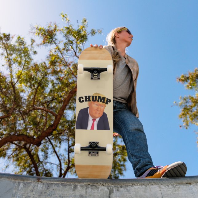 Trump/Chump Skateboard (Utomhus 1)