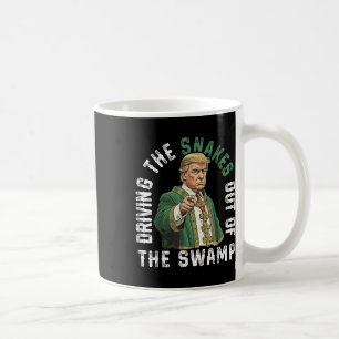 Trump driver ut ormarna ur träsket kaffemugg