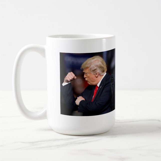Trump för fred genom styrka kaffemugg (Vänster)