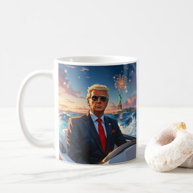 Trump i Fireworks för Speedboat-Frihetsgudinnan Kaffemugg (Med munk)