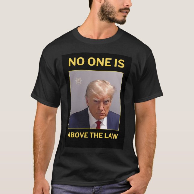 Trump ingen har över lagen - Trump Mugshot Shir T Shirt (Framsida)