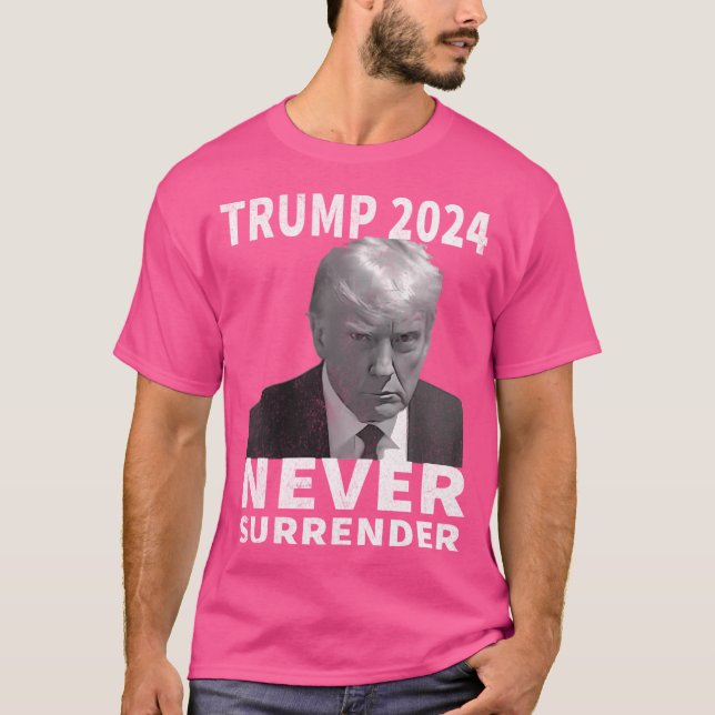 Trump Mugg Shot - Aldrig överlämnande - Trump 2024 T Shirt (Framsida)