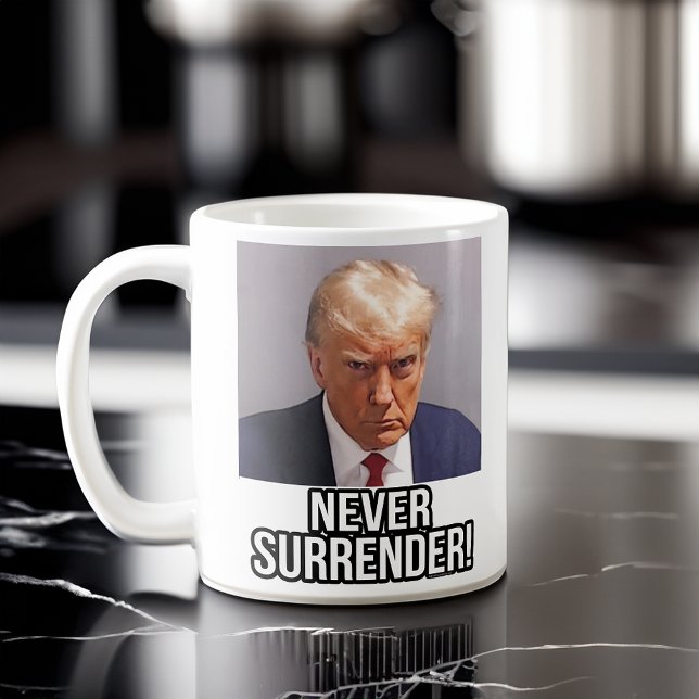 Trump Mugshot 2024 Donald Trump Aldrig överlämnand Kaffemugg (trump 2024 never surrender mugshot mug)