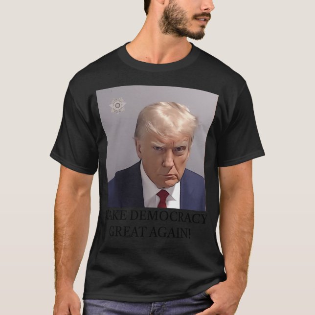 Trump Mugshot Gör demokratin Underbar igen T Shirt (Framsida)