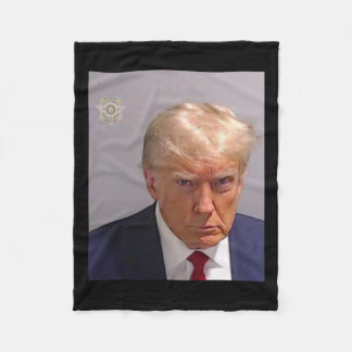 Trump Mugshot Tee - Iconic and Funny Fleecefilt