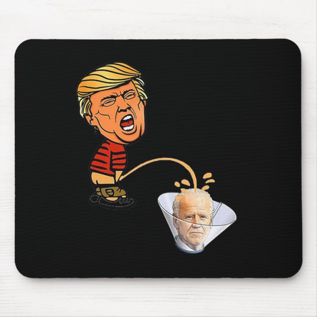 Trump pissar på Biden  Musmatta (Framsidan)