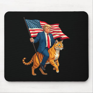 Trump Riding A Cat Holding American USA flagga Musmatta