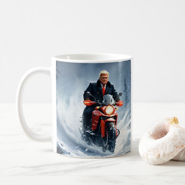 Trump Riding Motorcycle in Winter jul MAGA Kaffemugg (Med munk)