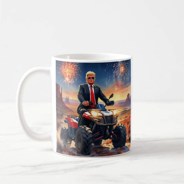 Trump ridning ATV in Monument Valley Fireworks USA Kaffemugg (Vänster)