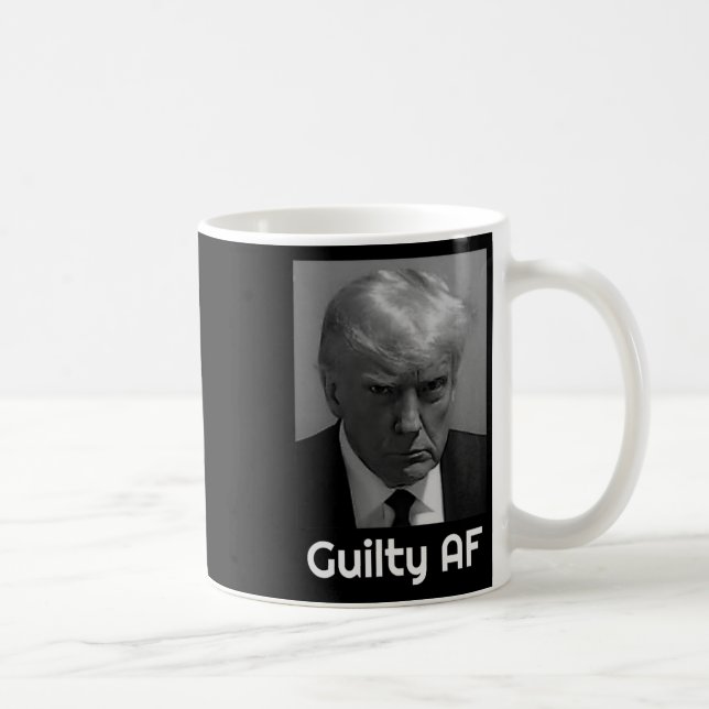Trump skyldig Af  Kaffemugg (Höger)