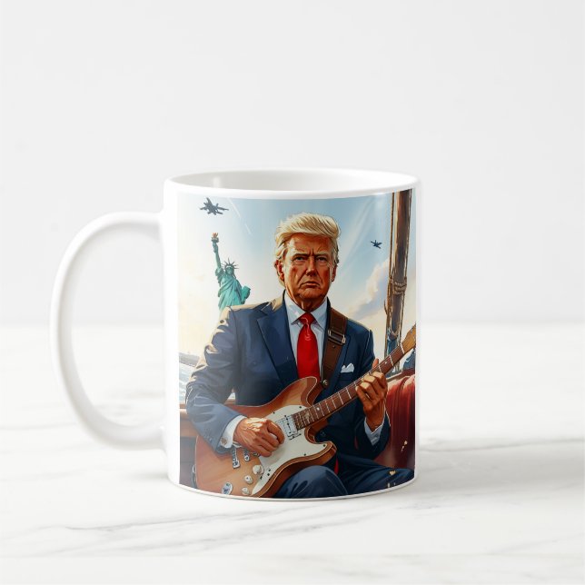 Trump Spela upp elektriskt gitarr vid Frihetsgudin Kaffemugg (Vänster)