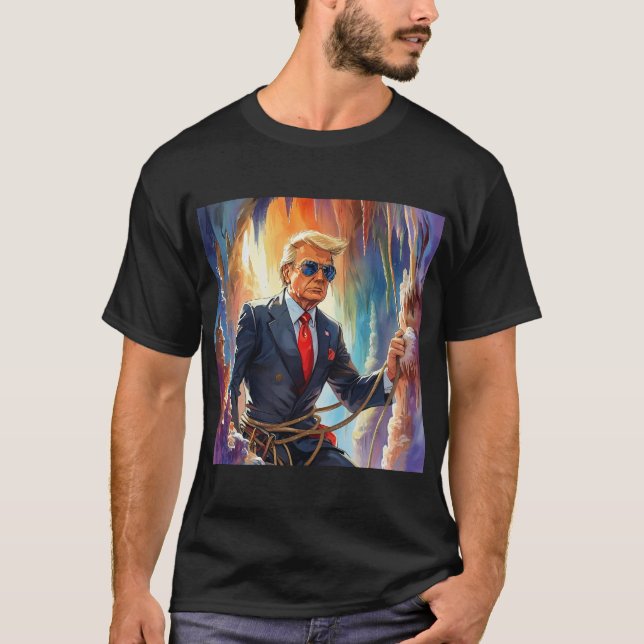 Trump Spelunking Cave i en vacker Cave MAGA T Shirt (Framsida)