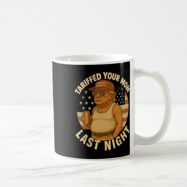 Trump Tarifferade din Mamma i natt 1 Kaffemugg (Höger)