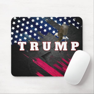 Trump text på USA flagga med Örn Musmatta