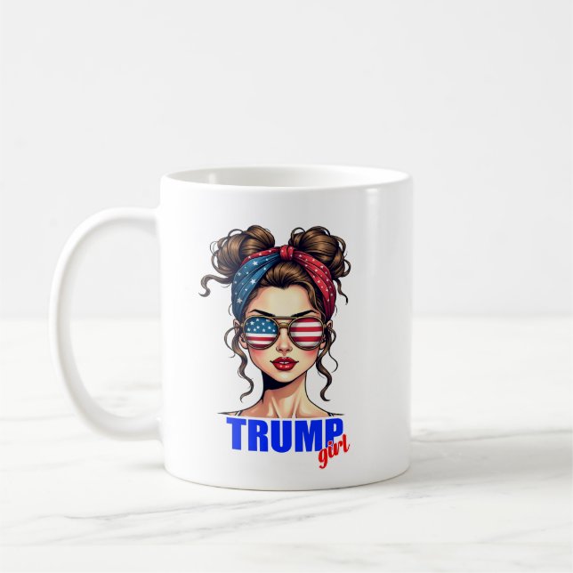 Trump-tjej Rödig Messy Bun Patriotisk Kaffe Kaffemugg (Vänster)