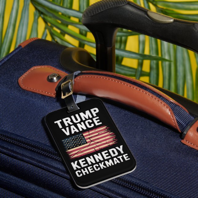 Trump Vance 2024 Trump Vance Kennedy Checkmate Bagagebricka (Framsida Insitu 1)